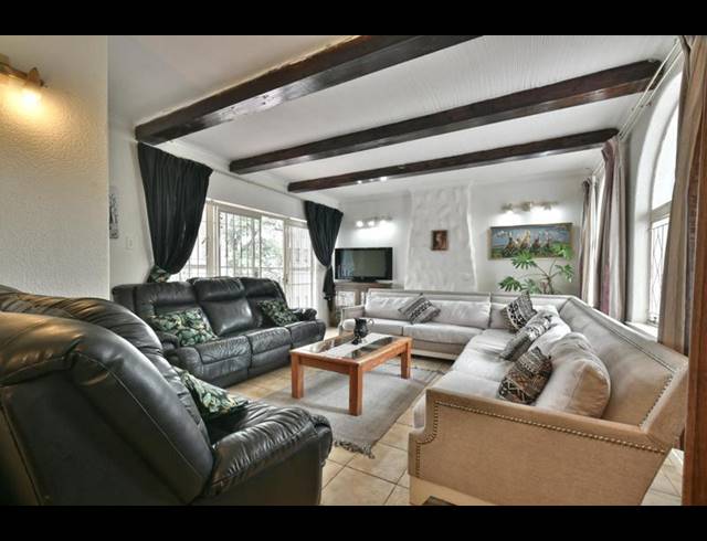 5 BEDROOM HOUSE FOR SALE IN GLENVISTA